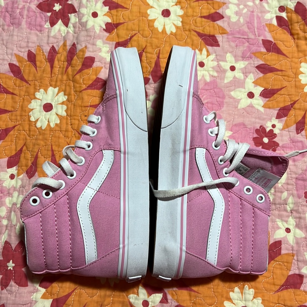 Vans High tops Women’s size 8.5 Very good condition (Pink)